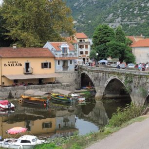 Restaurace ve městě Virpazar, Černá Hora