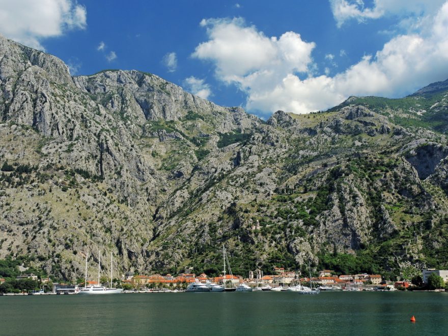 Přístav v zátoce, Boka Kotorská, Černá Hora