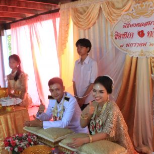 Zlaté pódium, na kterém probíhá obřad, Thajsko