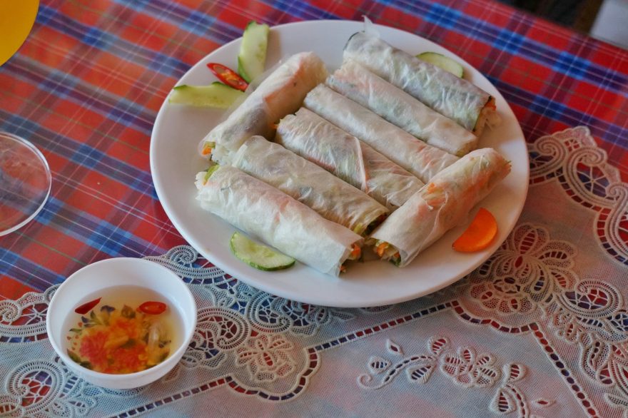 Nejvíc na světě nám chutná ve Vietnamu. Vyzkoušet můžete třeba žabí stehýnka, rýžový hamburger nebo čerstvé jarní závitky