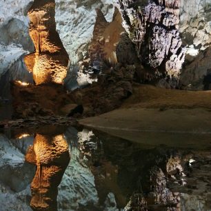 O jeskyních ve Vietnamu se mezi cizinci zatím tolik neví, ale rozhodně je nevynechejte. Doporučit můžeme úchvatné jeskyně Paradise a Phong Nha Cave