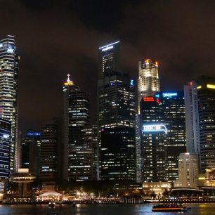 Singapur je nejzajímavější v noci, kdy se v Marina Bay konají nejrůznější představení pro kolemjdoucí