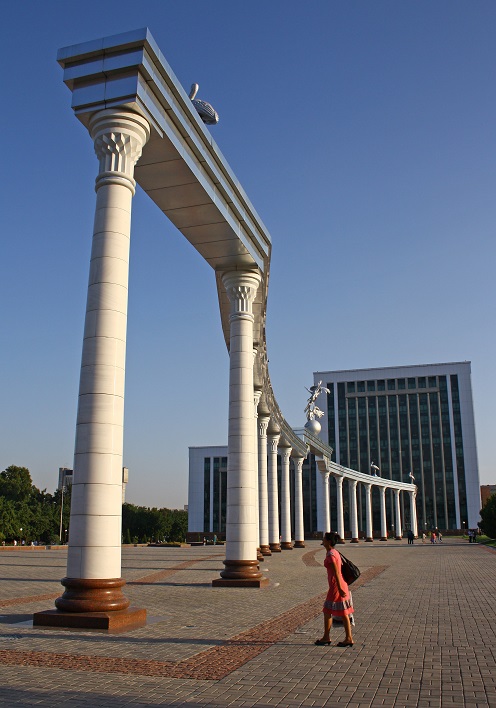 Oblouk nezávislosti na stejnojmenném náměstí, Taškent, Uzbekistán