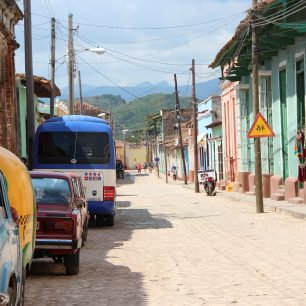 Aut zde není mnoho, proto je potřeba si jej rezervovat předem, Kuba