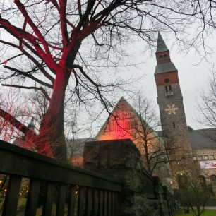 Červený kostel a Kansalli muzeum, Helsinky, Finsko