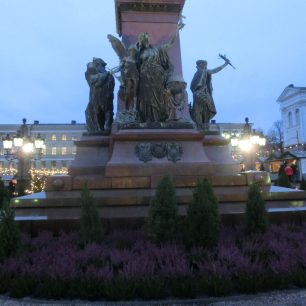 Alegorické sousoší na hlavním náměstí, Helsinky, Finsko