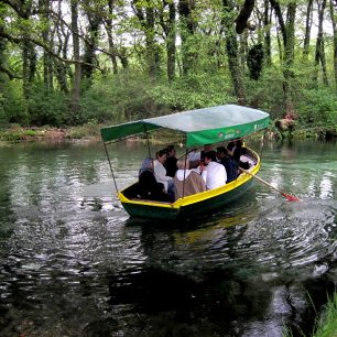 Projížďka na lodičce u kláštera Sveti Naum, Makedonie