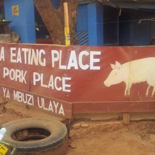 Dnes si dáme poprvé výborné vepřové maso, Keňa