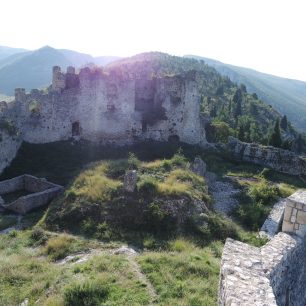 Z hradu je nádherný výhled na Blagaj, ale také na celou Mostarskou kotlinu.