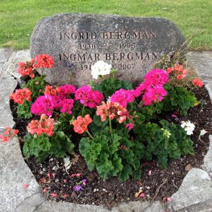 Ostrov Fårö, hrob Ingmara Bergmana a jeho chotě Ingrid, Gotland, Švédsko