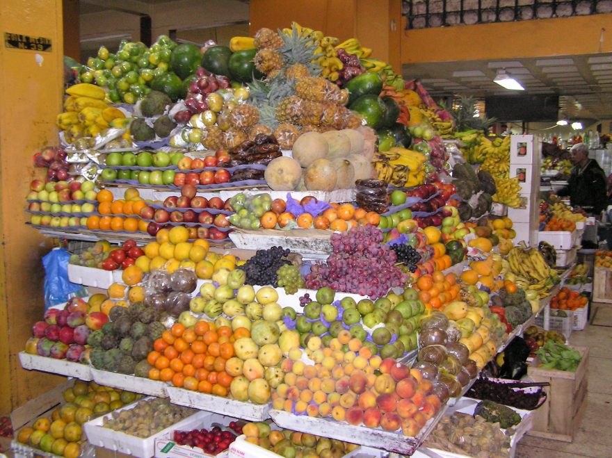 Široká nabídka ovoce, Quito, Ekvádor