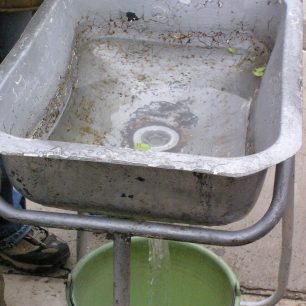 Voda na rovníku nevytváří vír, Quito, Ekvádor