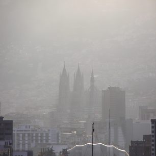 Pohled na město Quito, Ekvádor