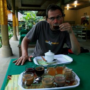 Ochutnávka na kávové farmě, Bali, Indonésie