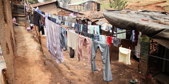 Vyrobte si míč z igelitových tašek – stejně jako v Nairobi