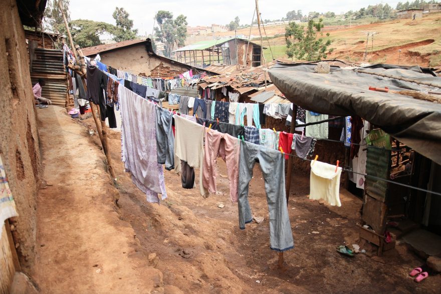 Věšení prádla, Kibera, Nairobi, Keňa