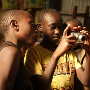 Noví filmaři se rodí v Kibeře každý den. Nairobi, Keňa