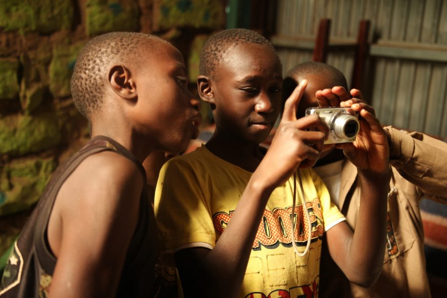 Noví filmaři se rodí v Kibeře každý den. Nairobi, Keňa
