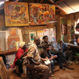 Příprava na natáčení: lekce čestiny v uměleckém centru M2. Nairobi, Keňa