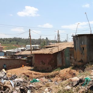 Tradiční ilegální stavba ve slumu. Kibera, Nairobi, Keňa