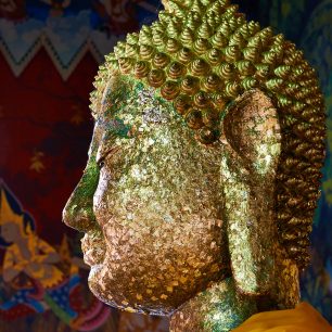 Buddha byl žijící člověk, princ obklopený přepychem. Thajsko