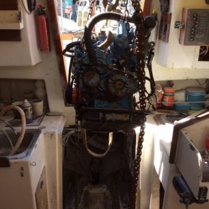 Výměna lodního motoru