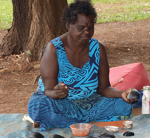 Domorodá umělkyně, Bathurst, Austrálie