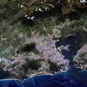 Letecký snímek zátoky Guanabara, Rio de Janeiro, Brazílie