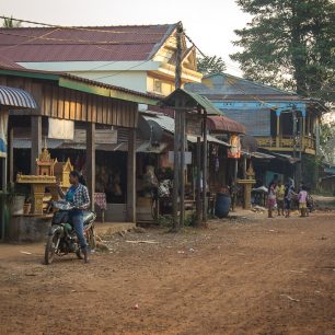 Pralesní vesnice Chi Phat, Kambodža