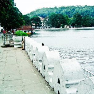 Procházka kolem jezera Kandy, Srí Lanka