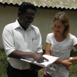 Autorka s ředitelem školy, Srí Lanka