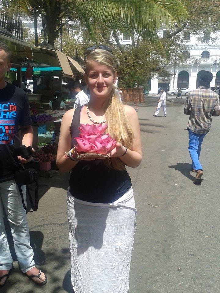 Květinové oběti pro Buddhu, Srí Lanka