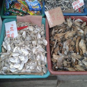 Sušené ryby na trhu, Kandy, Srí Lanka