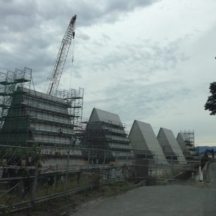 Nové betonové hradby, vysoké 13 metrů, Japonsko