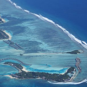 Pohled na korálové ostrovy, Maledivy
