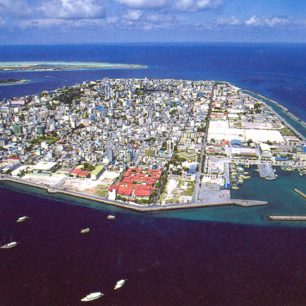 Pohled na hlavní město Male, Maledivy