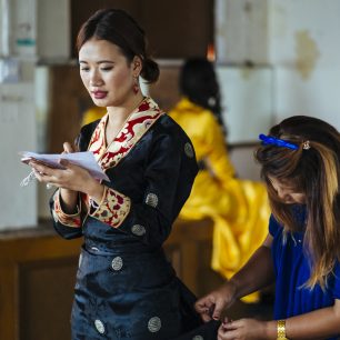 Dechen Wangmo si připravuje své představení, Miss Tibet 2016