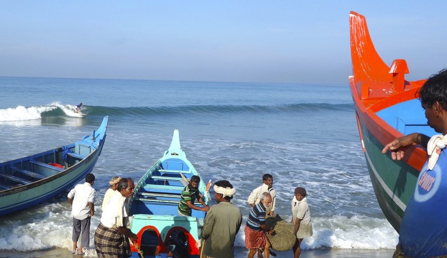 Rybářská vesnice a můj oblíbený surfový spot, Kerala, Indie