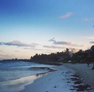 Kdo by nebral si jít po práci vyčistit hlavu na pláž se západem slunce