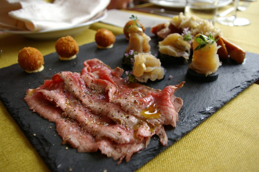 Místní speciality v restauraci na lublaňském hradu, Slovinsko