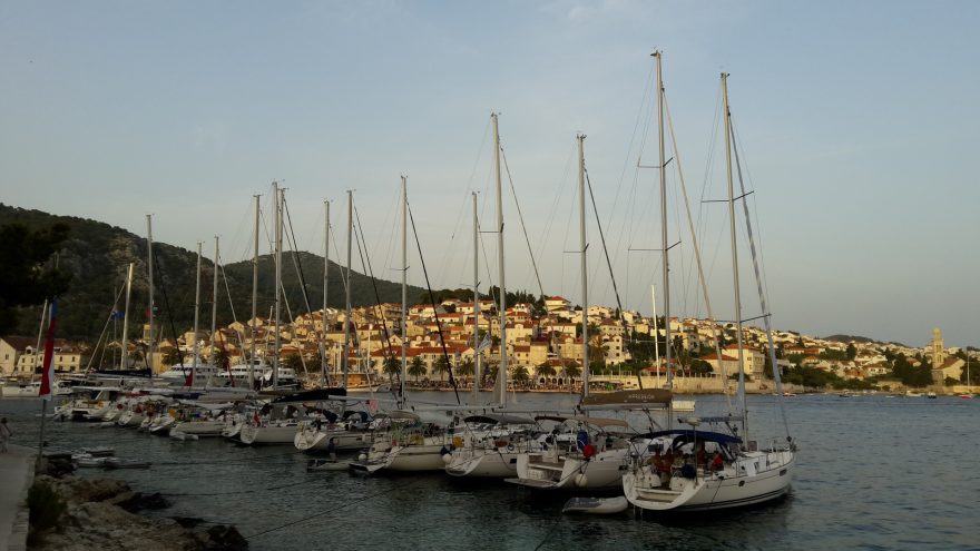 Přístav pro plachetnice na ostrově Hvar, Chorvatsko