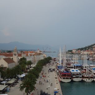Výhled z hradeb u opevnění Kamerlengo, Trogir, Chorvatsko