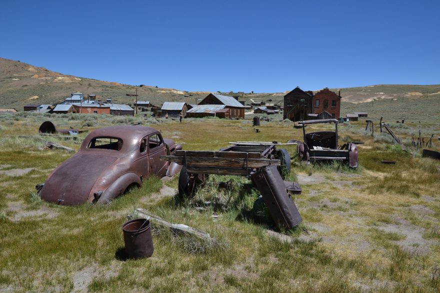 Městečko Bodie na východ od Yosemit je opravdovým městem duchů a připomíná období zlaté horečky a osidlování divokého západu, Kalifornie, USA.