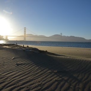 Golden Gate Bridge v západu slunce, Kalifornie, USA.