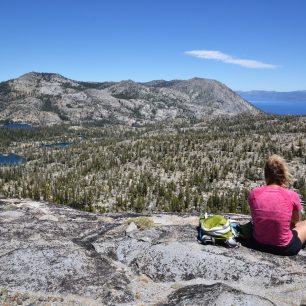 Krásné hory nenajdete v Kalifornii pouze v národních parcích. Trek v okolí jezera Tahoe nám odhalil krásy rezervace DEesolation Wilderness, Kalifornie, USA.