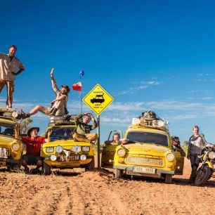 Celá posádka na cestě "Trabantem napříč Tichomořím"