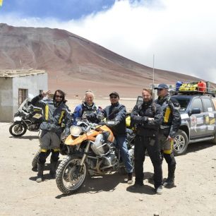 Celý tým motorkářů