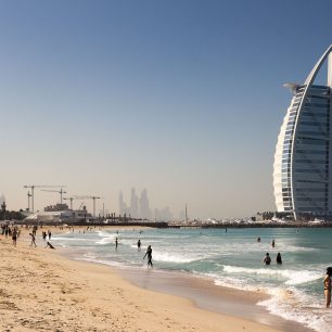 Pláž u hotelu Burj al-Arab, Dubaj, SAE