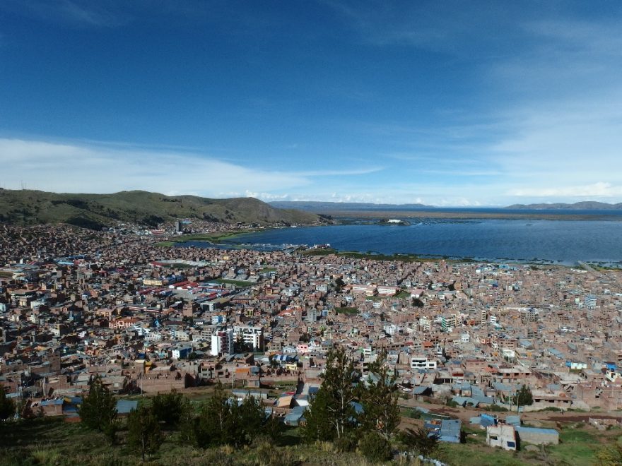 Město Puno samo o sobě není moc pěkné, Peru