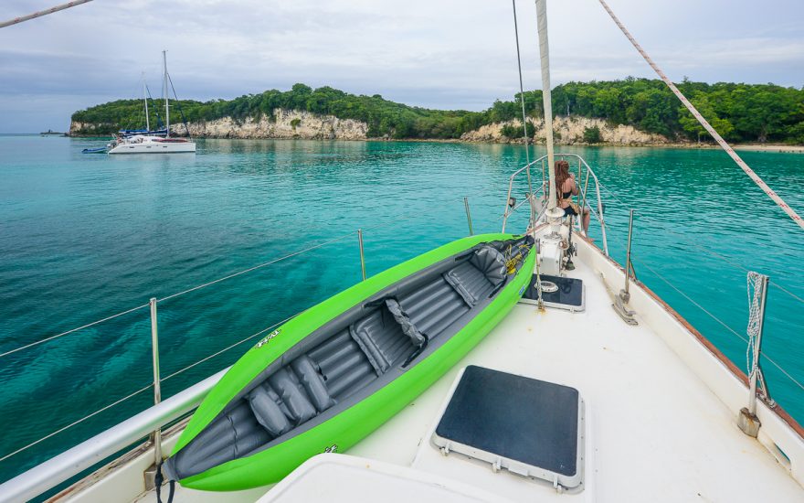 Na jachtě se dají ostrovy poznat skvěle, Karibik